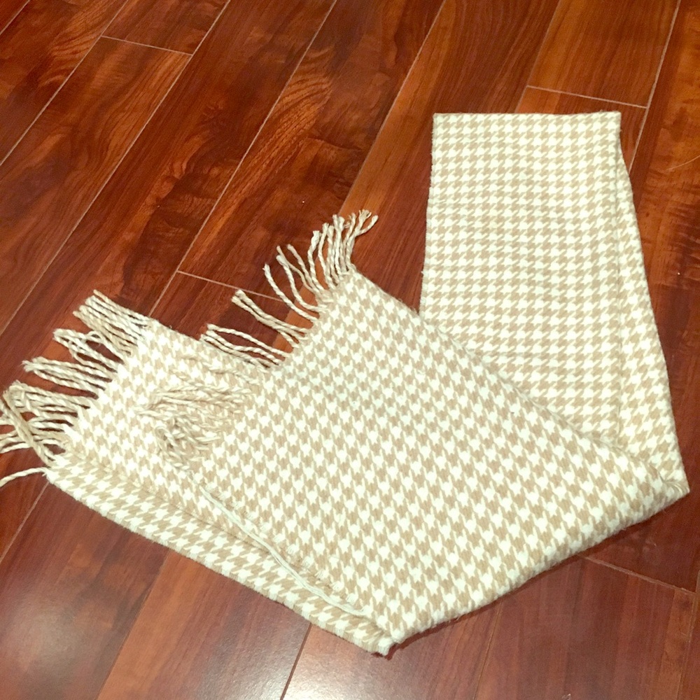 ❌SOLD❌ Beige and light brown herringbone scarf - Picture 1 of 3